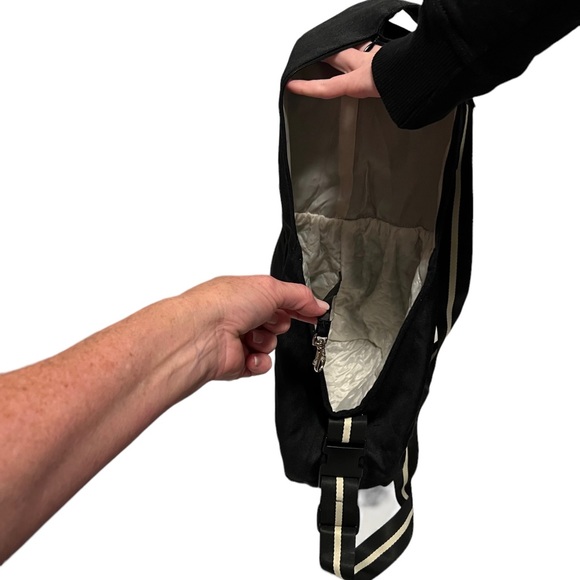 Small Crossbody Soft Pet Travel Carrier - Picture 7 of 7